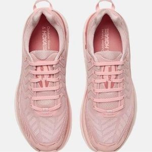 Brand New HOKA ONE Women’s Pale Blush Clifton 4 Sneakers. Size 6.5. Retail $145